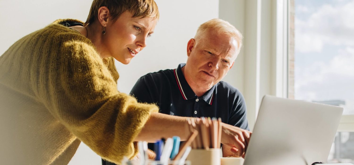 Kunden besprechen Ihr Forderungsmanagement inkl. Factoring am Bildschirm